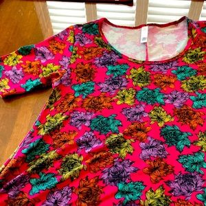 NWT Lularoe perfect T